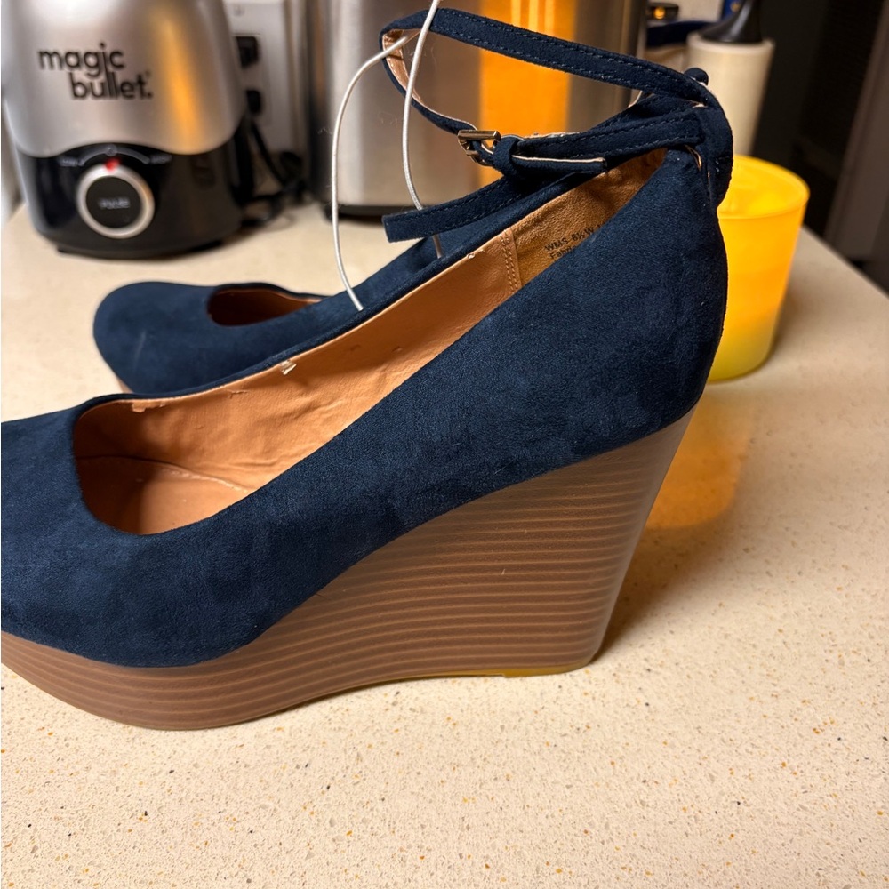 Report Navy Blue Heels with Ankle Strap - Picture 5 of 6